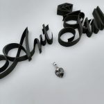 Art Still privezak sa kristalom u sivoj boji  58 KP 091000