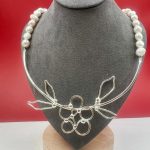 Srebrna ručno izrađena ogrlica cvet sa biserima 442 LŽ 442455